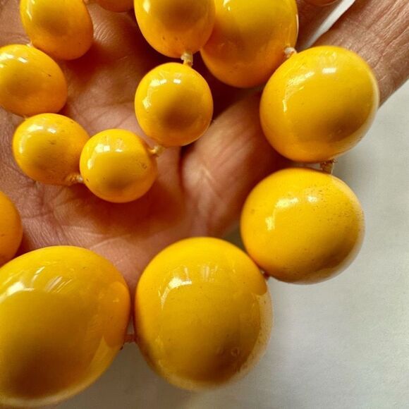Yellow vintage beaded necklace - Picture 3 of 7